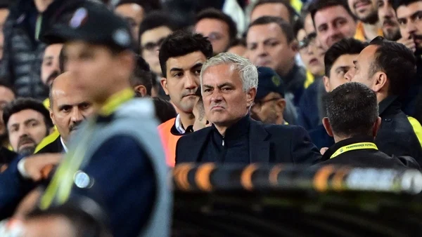 Frustrated Jose Mourinho rants at 'one of the best referees in the world'