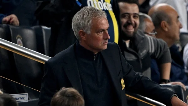 Jose Mourinho sent to the stands as Fenerbahce hold Manchester United