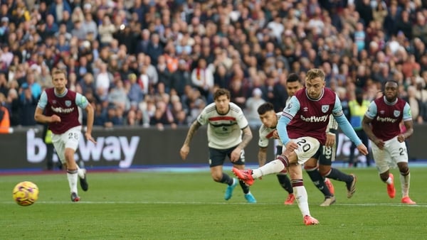 Controversial Jarrod Bowen penalty allows Hammers to add to Man United woes