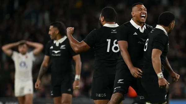 New Zealand hold off England in Twickenham battle