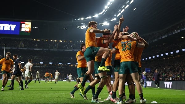 Schmidt's Wallabies sink England in frantic encounter