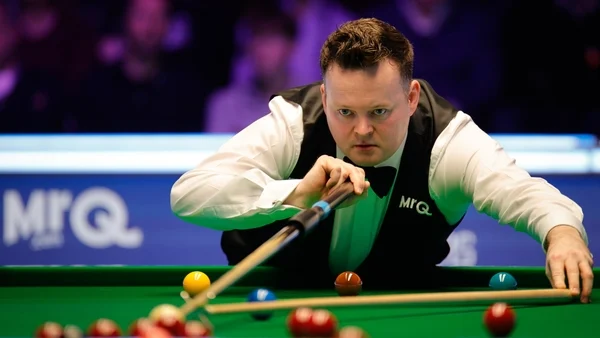 Shaun Murphy holds nerve in final frame to reach last eight