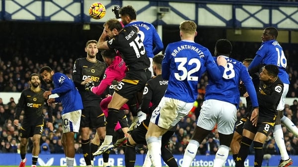 Everton and Aston Villa coast to convincing victories