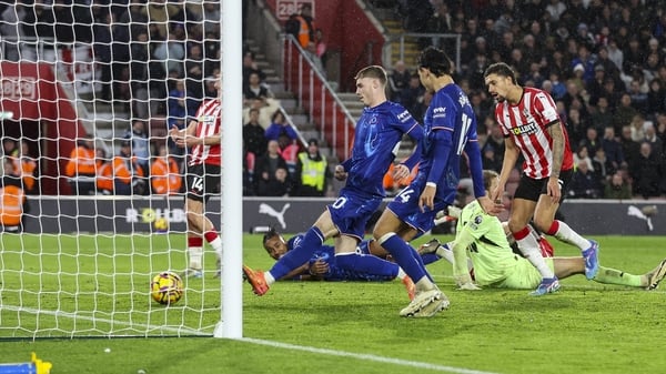 Chelsea hammer hapless 10-man Southampton