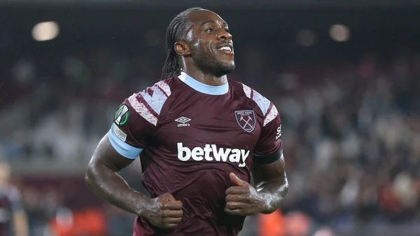 West Ham's Michail Antonio has surgery on lower-limb fracture after car crash