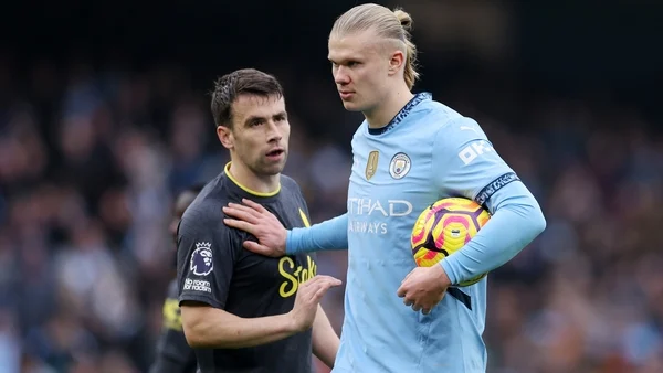 Seamus Coleman returns to help Everton draw at struggling Manchester City