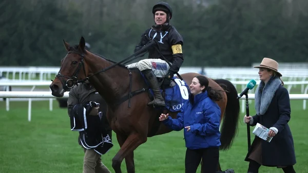 The New Lion roars to Challow Novices' Hurdle victory